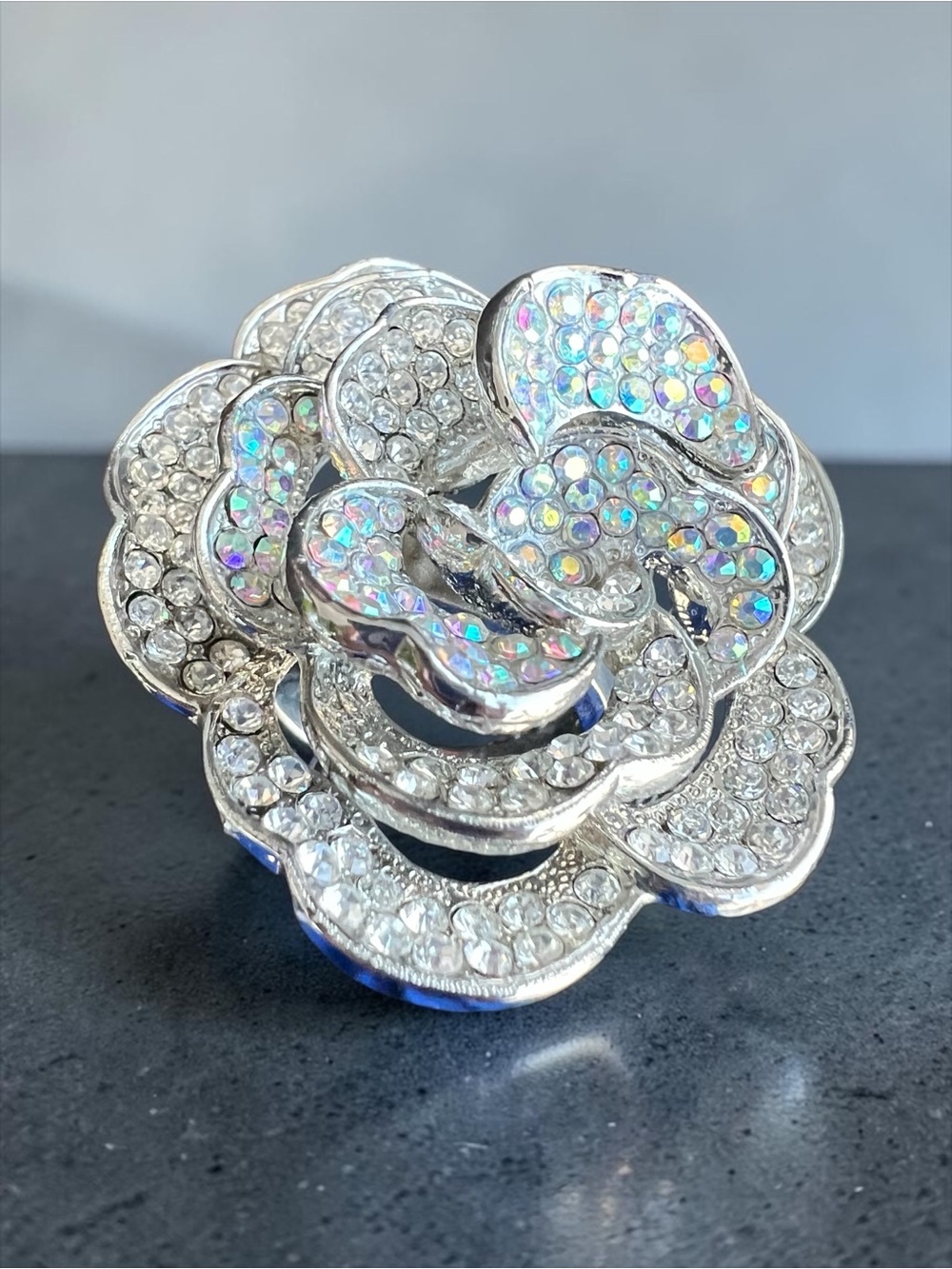 💖 Silver Tone Rhinestone Flower Statement Ring 💖 - Picture 2 of 5